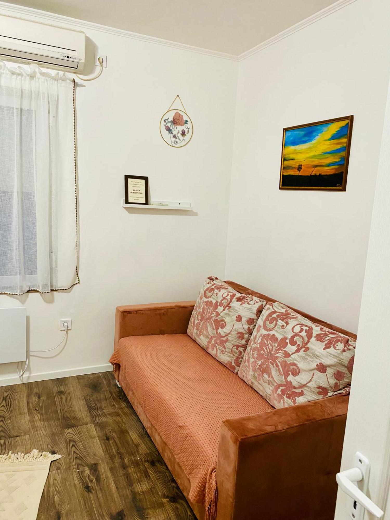 Edes Alom Vendeghaz Apartment Szekszard Exterior photo